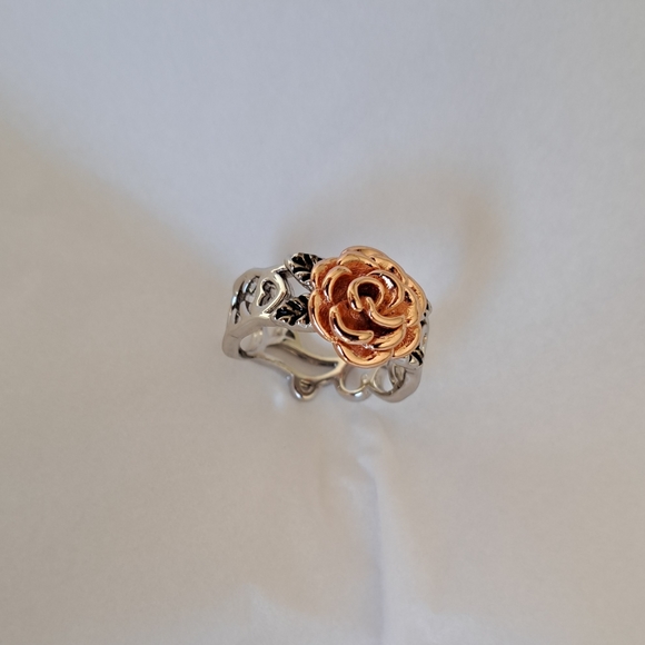 925 Silver/Rose Gold Floral Ring - Picture 2 of 7
